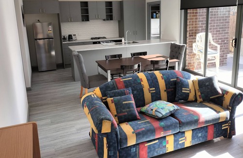 Norlane House | Brand new 2br unit in Geelong. Family friendly. Close to all Geelong offers!