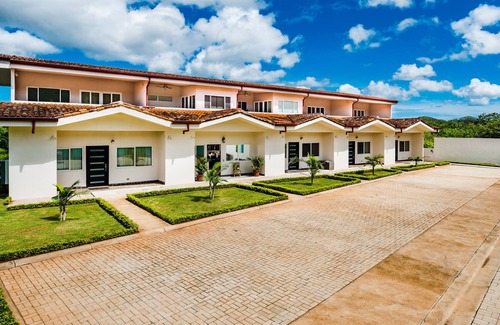 Villarreal House | Brand New 3 Bd Townhome - Resort Style Pool -10 min to Tamarindo Beach