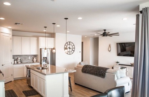 Queen Creek House | Brand new 3 bedroom home with hottub and pool