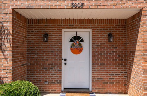Auburn House | BRAND NEW! 3BD/3.5BA Auburn Townhome Near Campus