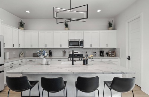 South Mountain House | Brand New 3BR Oasis - Pool, Gym, Jacuzzi + Scenic Views & Remote Work Ready