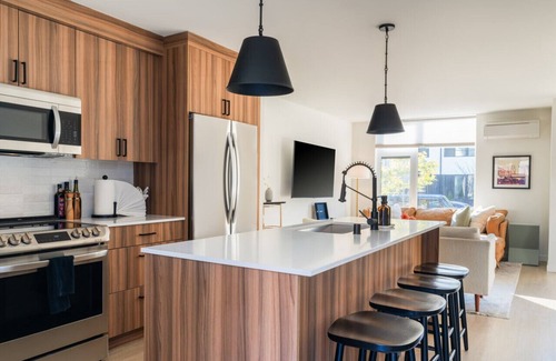 West Woodland House | Brand New 3BR Retreat | Sauna | Private Rooftop
