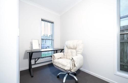 Park Ridge House | Brand New 4BR Family Oasis Easy Brisbane Access