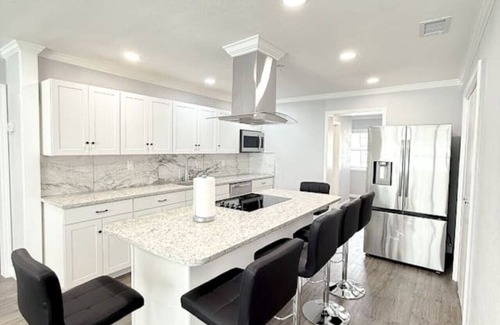 Fort Walton Beach Villa | Brand New 5-Bedroom Beach Villa -1 Minute to Beach