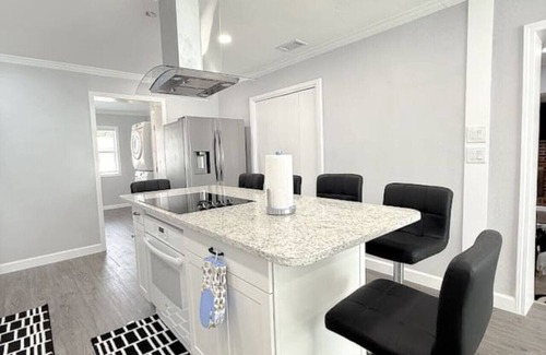 Fort Walton Beach Villa | Brand New 5-Bedroom Beach Villa -1 Minute to Beach