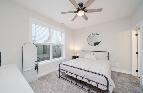 Lakeside Estates House | BRAND NEW! 6B/5Ba near Sugar Hollow Marina/Jumping Bridge. Hot Tub!
