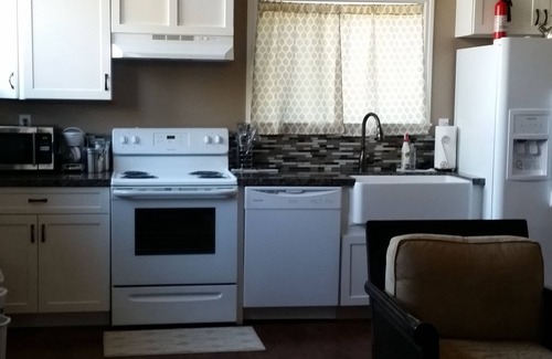 Moorpark House | Brand new 850 sq ft loft/apartment