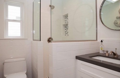 West Newport Cottage | Brand new beach cottage steps to the sand