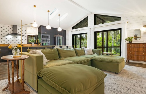 Highlands Cottage | BRAND NEW: Beautiful Cashiers Home In the Woods