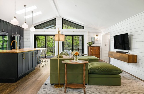 Highlands Cottage | BRAND NEW: Beautiful Cashiers Home In the Woods