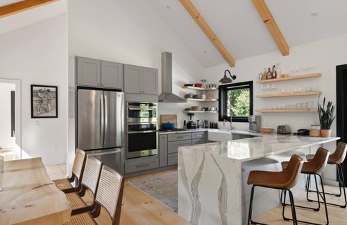 Moscow House | Brand new Beautiful Modern Clean Home On River