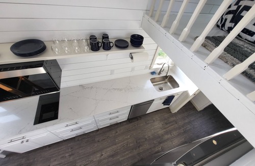 Ferndale Apartment | BRAND NEW Blueberry TINY House Stand-Alone Studio w/AC. Cozy Slice of Heaven!