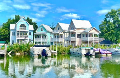 Buckeye Lake Ski Chalet | Brand new Buckeye Lake waterfront chalet A