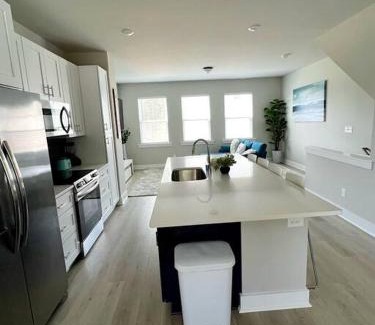 Sheffield Park House | Brand New Build 10 Min- Uptown