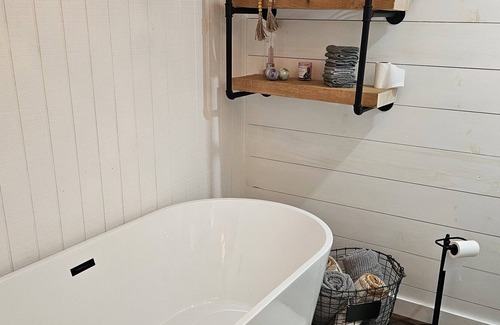 London Cabin | Brand new cabin! Close to everything! Located on our 9 acre farm.