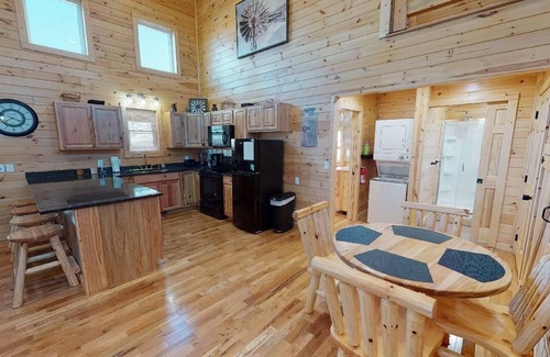 Hamden Cabin | BRAND NEW cabin, Whitetail Hollow!