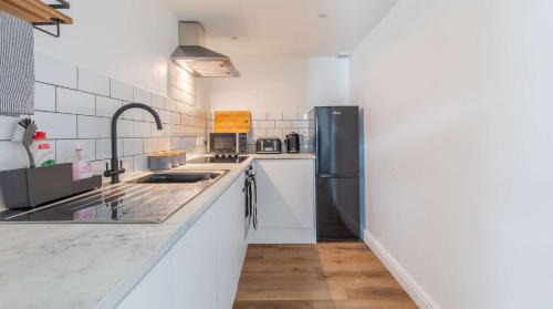 Old Town Hastings Apartment | Brand New Central Balcony Flat - Hastings Holidays