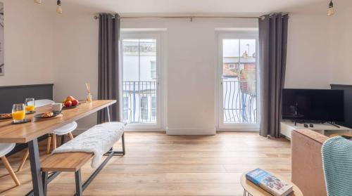 Old Town Hastings Apartment | Brand New Central Balcony Flat - Hastings Holidays