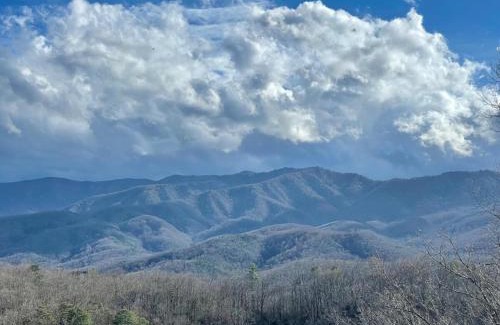 Gatlinburg - Pigeon Forge House | Brand New Chalet With Spectacular Views- Ursa Mons