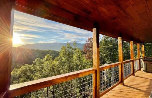 Gatlinburg - Pigeon Forge House | Brand New Chalet With Spectacular Views- Ursa Mons