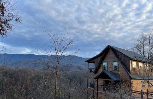 Gatlinburg - Pigeon Forge House | Brand New Chalet With Spectacular Views- Ursa Mons