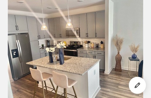 Summerville Apartment | Brand New Charming 1BD/1BA Free WIFi/Parking