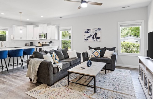 Gastonia House | BRAND NEW & CHIC Ranch