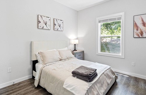 Gastonia House | BRAND NEW & CHIC Ranch