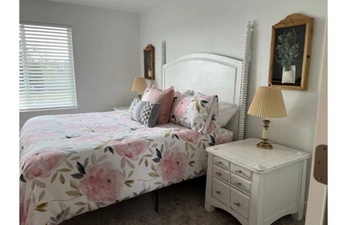 Rigby House | Brand New Clean & Cozy Townhouse For Your Getaway!