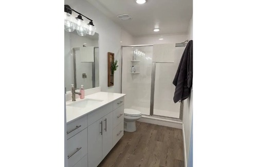 Rigby House | Brand New Clean & Cozy Townhouse For Your Getaway!