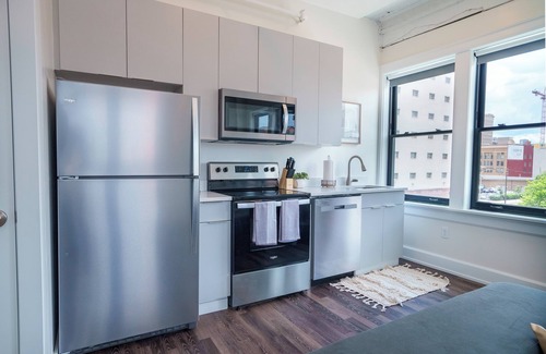 Uptown District Hotel | Brand New Condo Downtown Columbus