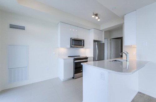 Humber Bay Apartment | Brand New Corner Condo with Toronto Downtown view in Lakeshore