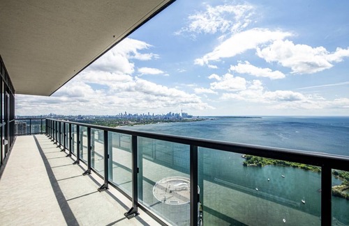 Humber Bay Apartment | Brand New Corner Condo with Toronto Downtown view in Lakeshore
