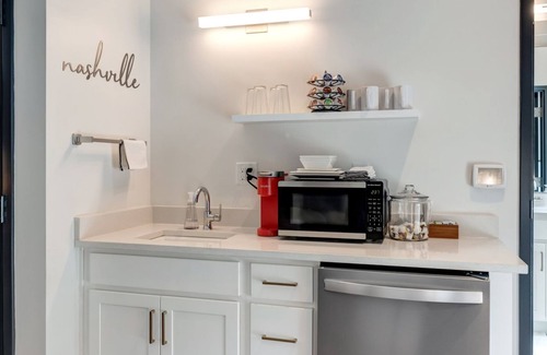 Donelson Hotel | Brand New! Corporate Traveler's Retreat!