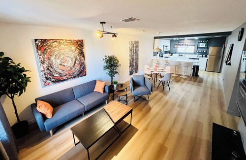 Chinatown Condo | BRAND NEW! Cozy 2br 2ba, 5min to Vegas Strip, Fast Wi-Fi, Street Parking
