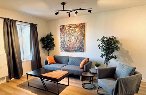 Chinatown Condo | BRAND NEW! Cozy 2br 2ba, 5min to Vegas Strip, Fast Wi-Fi, Street Parking