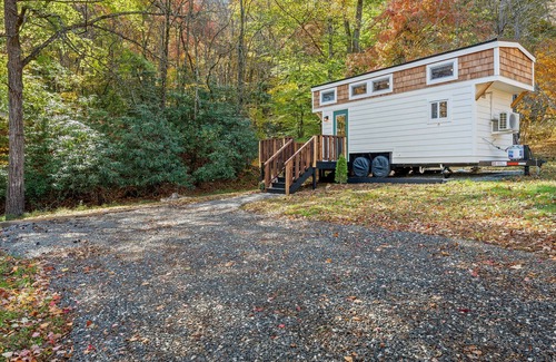 Franklin Cottage | Brand new custom tiny house on creek - 2 bedrooms