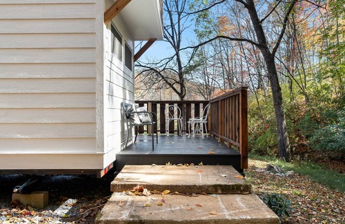 Franklin Cottage | Brand new custom tiny house on creek - 2 bedrooms