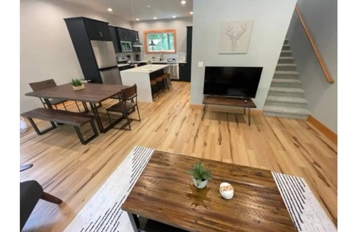 Warnick House | Brand new designer Glacier home with Hot Tub