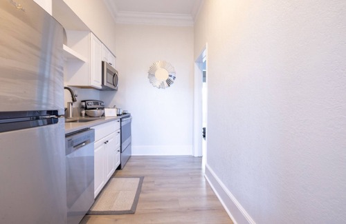 Central Gardens Apartment | Brand New Downtown Luxury Apartment