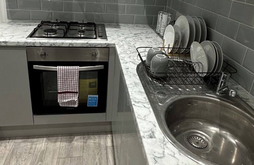 Dudden Hill Apartment | Brand New En-suite Bedroom in London