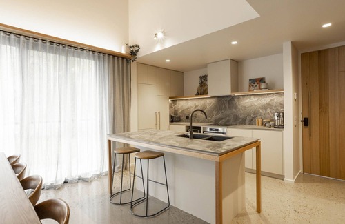 Beechworth House | Brand new family & group accommodation within walking distance to town