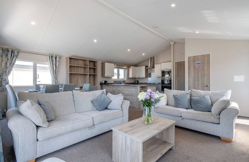 Skegness Ski Chalet | Brand new for 2021. Outstanding, spacious lodge with one double and two twin.