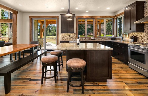 Cle Elum House | Brand New Golf Course Stunner! Short Walk to the Winery * Hot Tub * Fire Pit