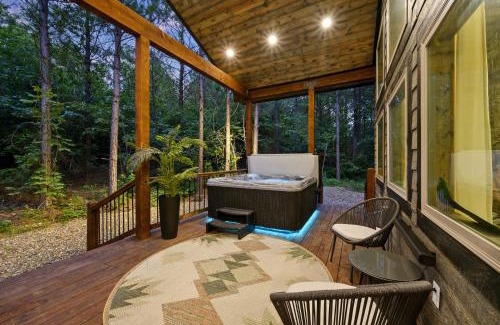 Pickens House | BRAND NEW! Hochatown, Honey! Fire pit, hot tub, luxurious shower!