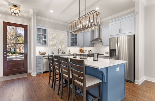 King City House | Brand New Home, Sleeps 10, Pool and Screened-in Porch with TV!