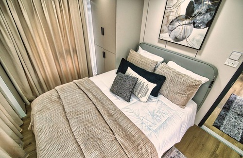 Merritt Island Boat Rental | Brand New House Boat, Stunning Views and Resort Amenities