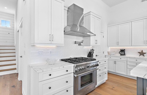 South Beach Haven House | BRAND NEW HOUSE with POOL and HOTTUB - one off the beach