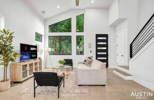 East Cesar Chavez House | Brand New House, Yard Next to Downtown and E 6th