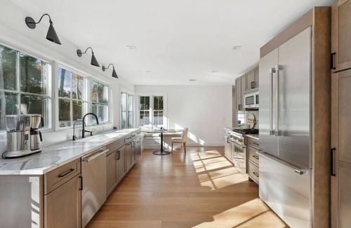 Amagansett North House | Brand New in Amagansett. Walk to beach & town. Pool, hot tub, sport court!
